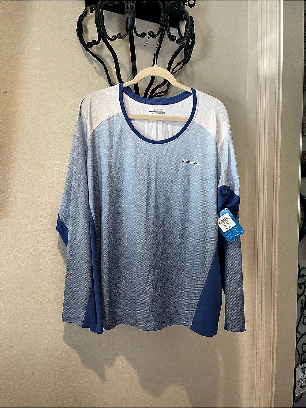 Columbia womens Long Sleeve Blue & White NWT